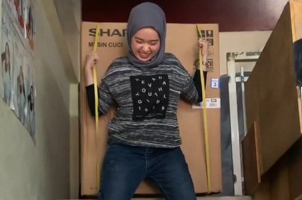 Perempuan Sebaiknya Tidak Sering Bawa Barang Berat, Bisa Pengaruhi Kesuburan